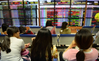 Bán mạnh cuối phiên, VN-Index 'bốc hơi' hơn 18 điểm