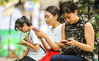Người Việt dành 4 giờ sử dụng điện thoại di động mỗi ngày