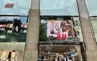 H&M, Uniqlo, Chanel... hốt bạc tại thị trường Việt Nam