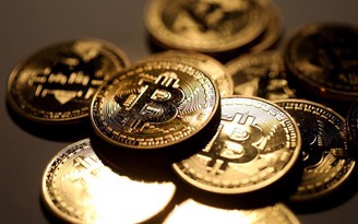 Bitcoin lẫn chứng khoán Mỹ kéo nhau lao dốc