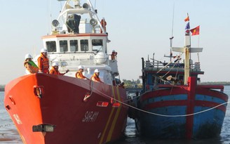 11 thuyền viên được cứu sau gần 1 ngày bị chìm tàu