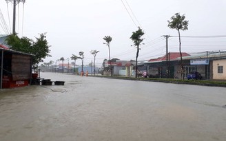 Sân bay Phú Quốc phải tạm đóng cửa vì trận lụt lịch sử