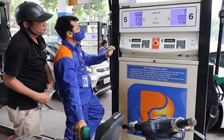 Xăng giảm hơn 500 - 700 đồng/lít