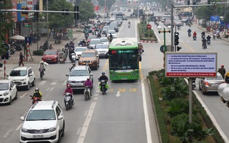 Ám ảnh ùn tắc đô thị Hà Nội: Bao giờ đến thời vận tải công cộng?