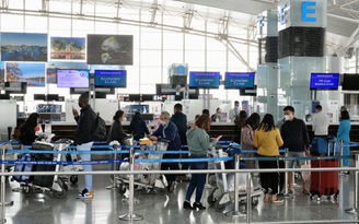 Mùng 3 Tết, khách bay đến Tân Sơn Nhất, đi từ Nội Bài tăng mạnh