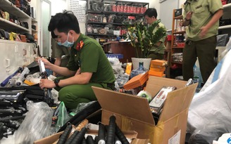 Núp bóng shop giỏ xách để bán công cụ hỗ trợ, hung khí