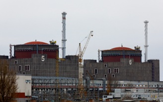 LHQ báo cáo nổ lớn gần nhà máy điện hạt nhân Ukraine, Nga phản pháo