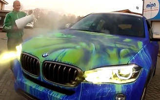 BMW X6 'nổi điên' khi bị dội nước nóng