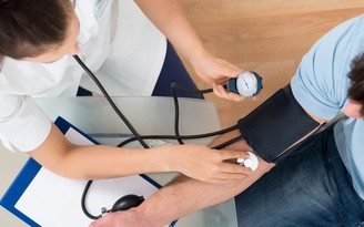 Ngày mới với tin tức sức khỏe: 7 dấu hiệu tăng huyết áp