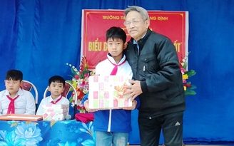 Học sinh lớp 5 trả lại hơn 16,5 triệu đồng cho người đánh rơi