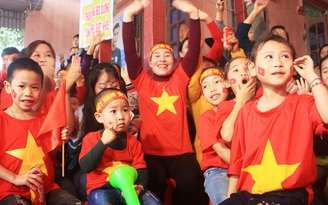 Thanh Hóa tặng thưởng thủ môn Bùi Tiến Dũng 200 triệu đồng