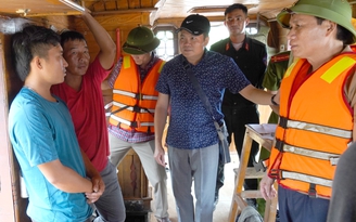 Thanh Hóa: Bắt quả tang 5 tàu hút cát trái phép trên sông Mã