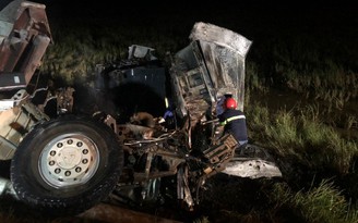 Thanh Hóa: Hai xe tải đối đầu, tài xế tử vong trong cabin