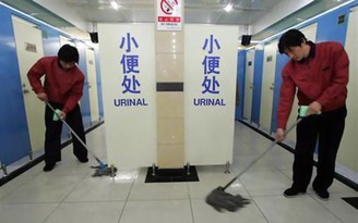 Bắc Kinh lắp camera trong toilet chống trộm giấy vệ sinh