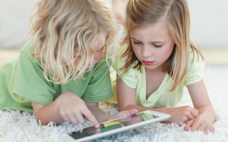 Trẻ em ít đọc sách điện tử vì... thuế