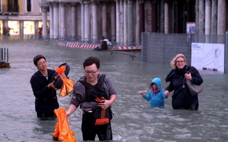 Thành phố nổi Venice bị... ngập lụt