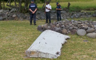 Tìm thấy 5 mảnh vỡ mới nghi của máy bay MH370