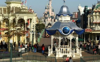 Giẫm đạp tại khu giải trí Disneyland Paris vì báo động giả