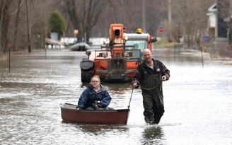 Thủ đô Canada báo động nguy cơ lũ lớn, Quebec lo vỡ đập thủy điện