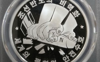 Triều Tiên bất ngờ ra đồng xu kỷ niệm ca ngợi phi hạt nhân hóa bán đảo