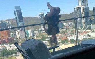 Treo người ra ngoài ban công tập yoga, nữ sinh ngã từ lầu 6
