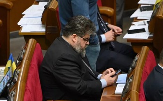Nghị sĩ Ukraine nhắn tin trả giá với gái mại dâm khi đang họp quốc hội