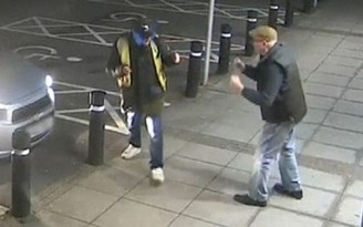 Ông cụ 77 tuổi đấu tay đôi với tên cướp cầm dao tại cây ATM