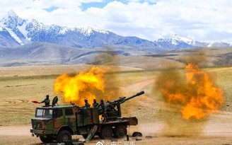 Trung Quốc rầm rộ tập trận bắn đạn thật ở Tây Tạng