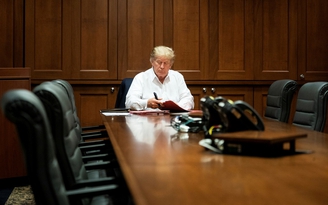 Bác sĩ Nhà Trắng: Tổng thống Trump 2 lần tụt ô xy