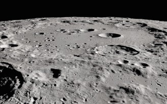 Lần đầu tiên phát hiện nước ở bề mặt được chiếu sáng của mặt trăng