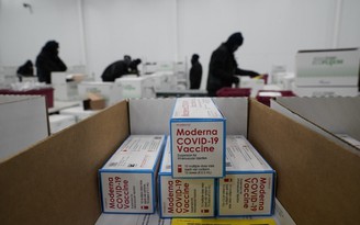Mỹ bắt dược sĩ phá hoại hàng trăm liều vắc xin Covid-19