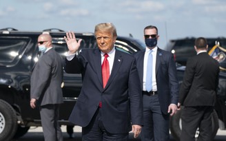 Vừa về đến Florida, ông Trump bị phu nhân 'bỏ rơi' ngay tại sân bay?