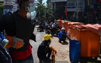 Lực lượng an ninh Myanmar bao vây, truy lùng người biểu tình tại Yangon