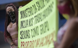 Gái mại dâm Brazil đòi tiêm vắc xin Covid-19 vì cũng ở ‘tuyến đầu’