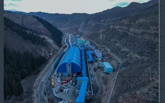 Tai nạn mỏ than, hàng chục công nhân bị mắc kẹt dưới độ sâu 1,2 km