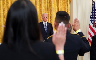Tổng thống Biden khuyến khích người di cư nhập tịch Mỹ