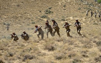 Taliban giao tranh với quân kháng chiến, 2 bên đều nói đối phương thiệt hại nặng
