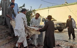 Đánh bom đẫm máu ở Afghanistan, ít nhất 50 người thiệt mạng