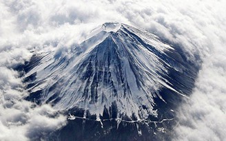 Sau động đất, dân Nhật lao xao lo ngại núi Phú Sĩ phun trào