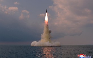 Triều Tiên lần đầu phóng vật thể bay ra biển trong năm mới
