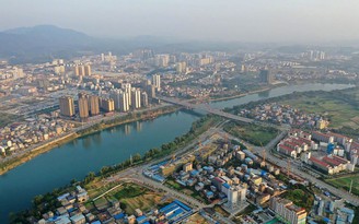 Trung Quốc phong tỏa thành phố gần Việt Nam vì hàng chục ca Covid-19