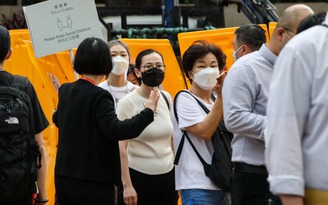 Hàng trăm căn hộ bán hết sạch trong vòng 3 giờ tại Hồng Kông