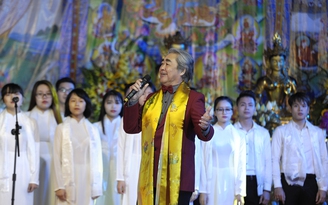 NSND Quang Thọ hát nhạc Phật cùng dàn hợp xướng trong Tây Thiên Ca