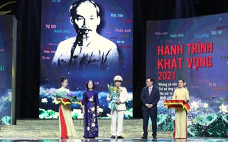 Hồ Chí Minh - Hành trình khát vọng: Những câu chuyện sâu sắc mà dung dị