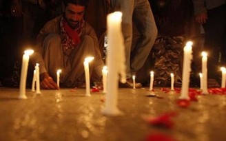 Pakistan tưởng niệm nạn nhân bị Taliban thảm sát ở trường học