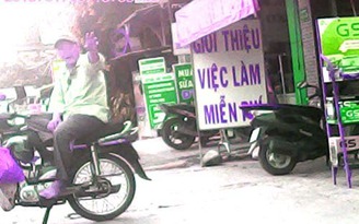 Trong 'ma trận' tìm việc làm tết - Kỳ 1: Làm để… chuộc thân