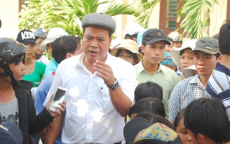 Hàng trăm phụ huynh phản đối sáp nhập trường