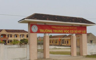 Không cho con đến trường để phản đối phương án đền bù đất