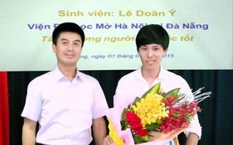 Tặng học bổng cho sinh viên trả lại hơn 1,3 tỉ đồng