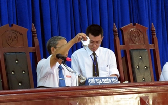 Xử vụ công an dùng nhục hình: Kiểm tra hành chính nhưng lại còng tay